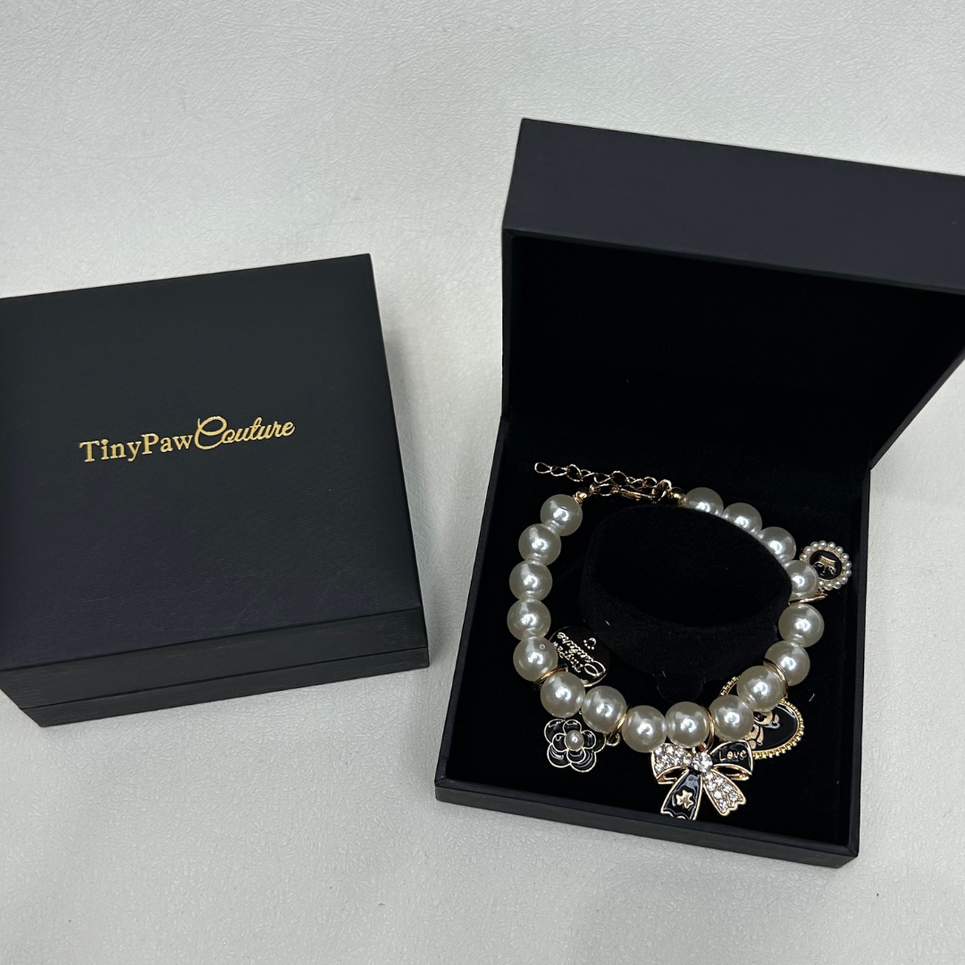 Charming Noir Necklace