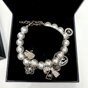 Charming Noir Necklace